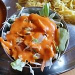 インディアンレストラン アールティ - このドレッシング、スパイス入りで濃厚～