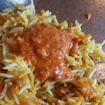 インディアンレストラン アールティ - スパイシーなビリヤニにカレーをONすると、うまさ倍増～