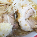 ラーメン二郎 - 豚