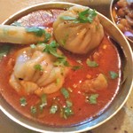 NEPALI CUISINE HUNGRY EYE Dine & Bar - カシコクタ（マトンパヤ）スープ入りモモ（ネパール式餃子）