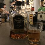 アンツ ミールズ アンド コーヒー バー - 