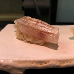 や寿し - 小鯛
      コレは外せない(^^)