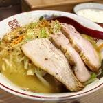 拉麺大公 - 地鶏を使った鶏白湯チャンポン(味噌)、吊るし焼きチャーシュー追加トッピング、ライス