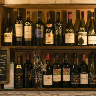 世界各国のワイン♪好みのワインをスタッフにお伝え下さい！