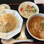 Inaba Shokudou - キャーーー！！！チャーハンセット！¥750。
                        
                        チャーハンに半ラーメン、サラダ漬物でこの値段は嬉しい。
                        
                        