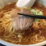 Inaba Shokudou - 『お供ラーメン』の半ラーメンなのに小ぶりとは言え、チャーシューがのってるのは嬉しい。
      
      