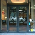 ラ・ボンヌターブル - 入口がコレドな外にあって、ちょっこし探してしまった件(ﾟmﾟ*)ﾌﾟｯ