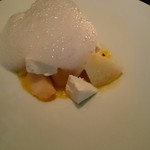 ラ・ボンヌターブル - デザートは酒粕なアイスで、チーズに近い食感(　･ิω･ิ)