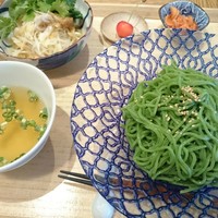 広尾はしづめ - 蒸し鶏と千住ネギの冷やしつけ麺、翡翠