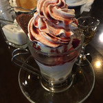 KEN'S CAFE - パフェ890円