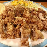 京の串 ひいらぎ - 鶏もも肉の香味揚げ (^^)♪
      ボリュームもたっぷり。丸１枚のもも肉をからりと揚げて特製スパイスが…