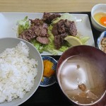 寿司吉 - マグロホホステーキ定食