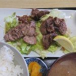 寿司吉 - マグロホホステーキ定食