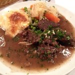 アステリックス - 牛肉の赤ワイン煮。ポテトグラタンも美味い。