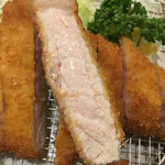 すゞ家 - 瑞々しいカツの断面です。