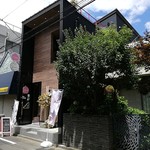 CHAMI - このカッコいい３階建ての２階部分にお店。