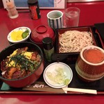 Yokohamasarashinaikkyuu - うな丼セット。1800円。