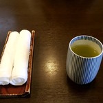 Kawatoyo Nishiguchikan - おしぼり、お茶