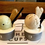 Coffee&gelato THE CUPS SAKAE - 左: ピスタチオとマスカルポーネ
                        右:カフェラテとヘーゼルナッツ