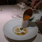 レストラン タテル ヨシノ - スープ／キジのブイヨン仕立て、腿肉のキャベツ包みとクネル