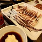 キタマン - イカの姿焼きには、次の画像にあるようにマヨネーズに焼鳥のたれ！のオーロラソースが！！！