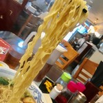 中華料理 祥宇 - お向かいさんが帰った隙に　いつもより高い麺リフトw