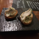 アミューズはクリームチーズのカナッペですよ