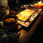 Syokusaikenbi No Nobudou - 調理師がお客さんの面前で調理を行っていた朝御飯の定番メニュー
                        
                        〇肉じゃが煮
                        〇香味野菜とベーコンの炒め物
                        〇スクランブルエッグ
                        〇明太子スパゲティ
                        
                        です