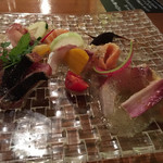 カルパッチョは4種の鮮魚盛り合わせです、これは美味いなぁ