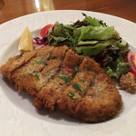 PESCA - 子牛のカツレツミラノ風、ここへ来たら必ず食べるべき料理です