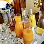 Hotel Carmen - ジュースと奥のはもしや！