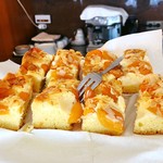Hotel Carmen - アプリコットのケーキ