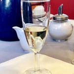 Hotel Carmen - 朝からスパークリングワインとか置くからちょこっと。。。