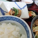 Senriyou Udon - 2019年7月　ライスと煮ものと漬物