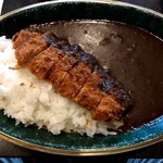 油屋 - カツにはカレーソースがよくなじんでいます