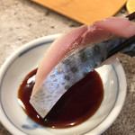 Sushi Maruhiro - 浅く酢じめのサバが身厚でおいしかった