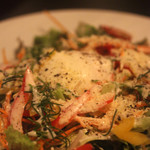 キッチン ロータス - 温泉卵のシーザーサラダ
