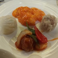 南国酒家 原宿本店 - 玉子入りエビチリや酢豚、焼売、蒸し餃子