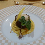 トゥ・ラ・ジョア - ロールカツの蓬衣の中は