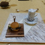 トゥ・ラ・ジョア - 宮崎県椎葉村の鰻バーガーは