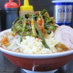 ラーメン二郎 - 小ラーメン＋ニラキムチ＋ニンニク多め