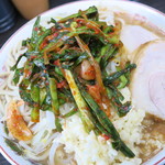 ラーメン二郎 - 小ラーメン＋ニラキムチ＋ニンニク多め