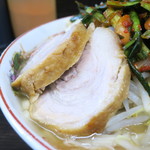ラーメン二郎 - 豚の厚み