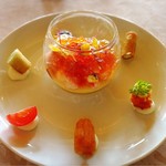 クイーン・アリス 横浜店 - フレンチキャビアとズワイガニをのせた とうもろこしのムースとコンソメゼリー
