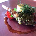 クイーン・アリス - 骨付き仔羊肉のロースト カフェ ド パリ風