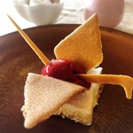 クイーン・アリス - レアチーズケーキとフランボワーズのソルベ "ORIGAMI"