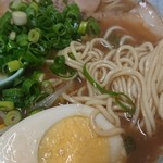らーめん専門店　こだま - 麺アップ