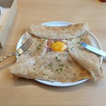 フタバ カフェ - ソヴァ粉のガレット、サラミのやづな（ば