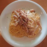 ビストロ レザン  - ゴルゴンゾーラチーズ？の効いた濃厚ソースがウマウマ！