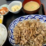 じぞう亭 - 塩ダレ豚焼肉定食、ポテトサラダも美味い。